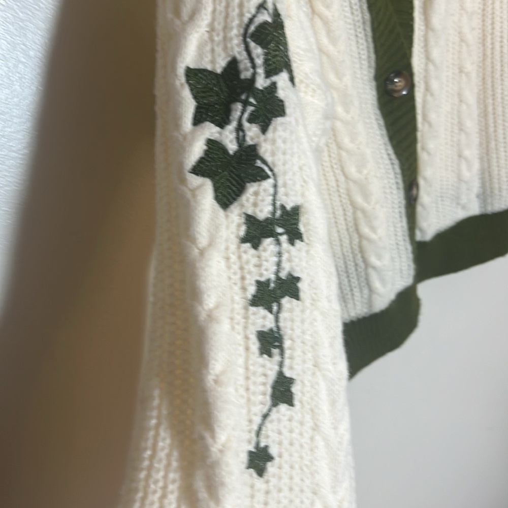 Taylor Swift Evermore Folklore Chunky Cable Knit Button Front Cardigan Sweater - Picture 3 of 5